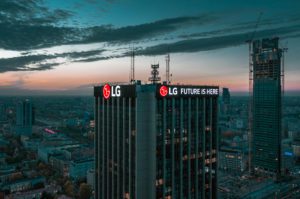 publicité lumineuse en pologne pour la marque LG