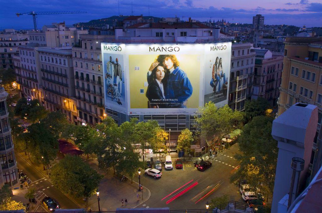 Spectacular banner for Mango in Spain