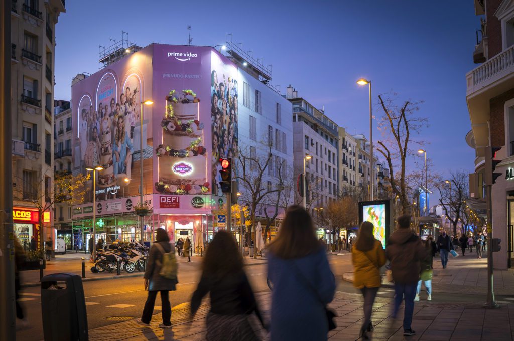 Toile publicitaire pour Amazon Prime Video à Madrid