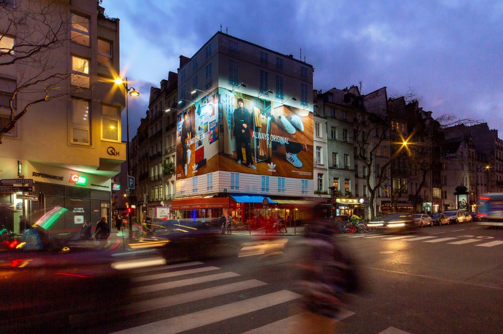 Bâche publicitaire sur échafaudage pour Adidas à Paris