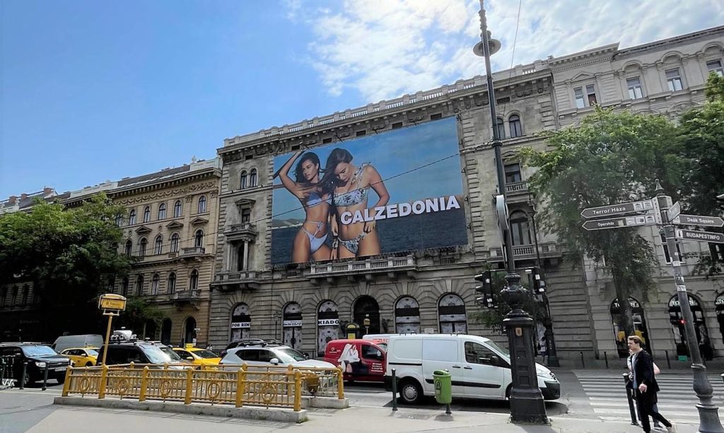 Toiles publicitaires Calzedonia en Hongrie