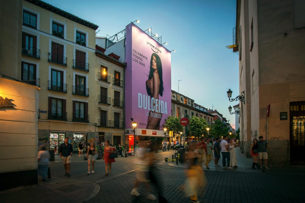 Bâche publicitaire pour Prime Video en Espagne, à Madrid
