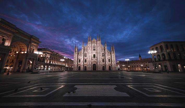 Vue de la place del Duomo à Milan en Italie - filiale DEFI Group Italie