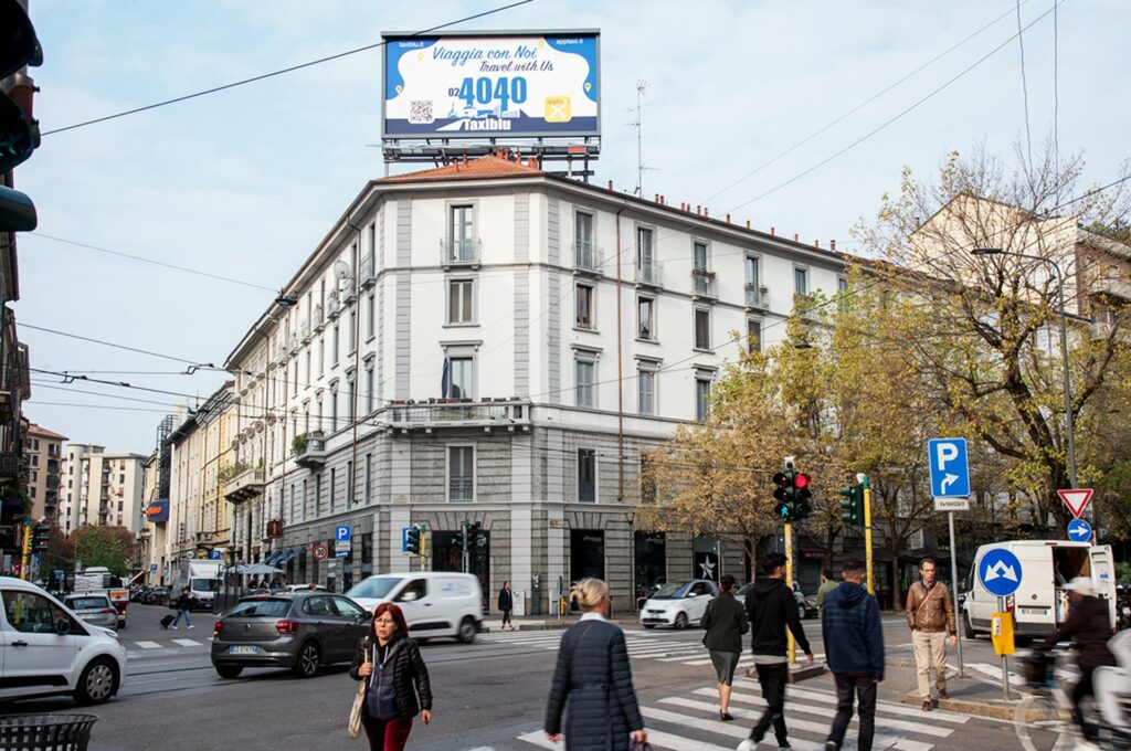 Spectacular advertising campaign for AppTaxi in Milan