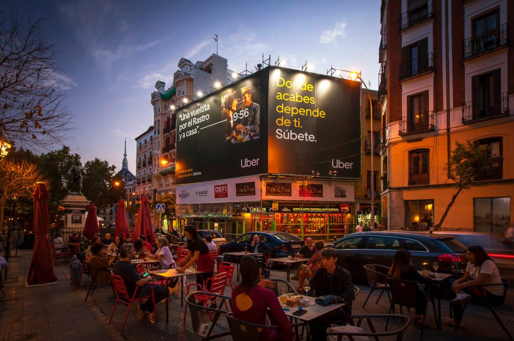 Toile publicitaire Uber à Madrid, octobre 2022