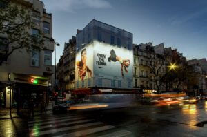 Scaffolding advertising for Nike in Paris
