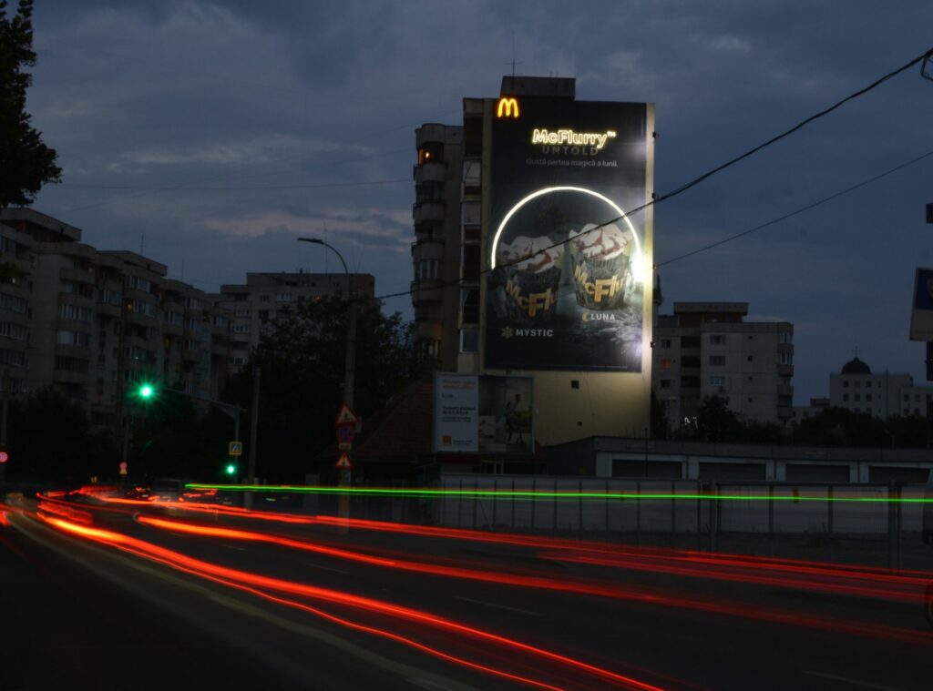 In Bucharest, McDonald's highlights its McFlurry with LED elements