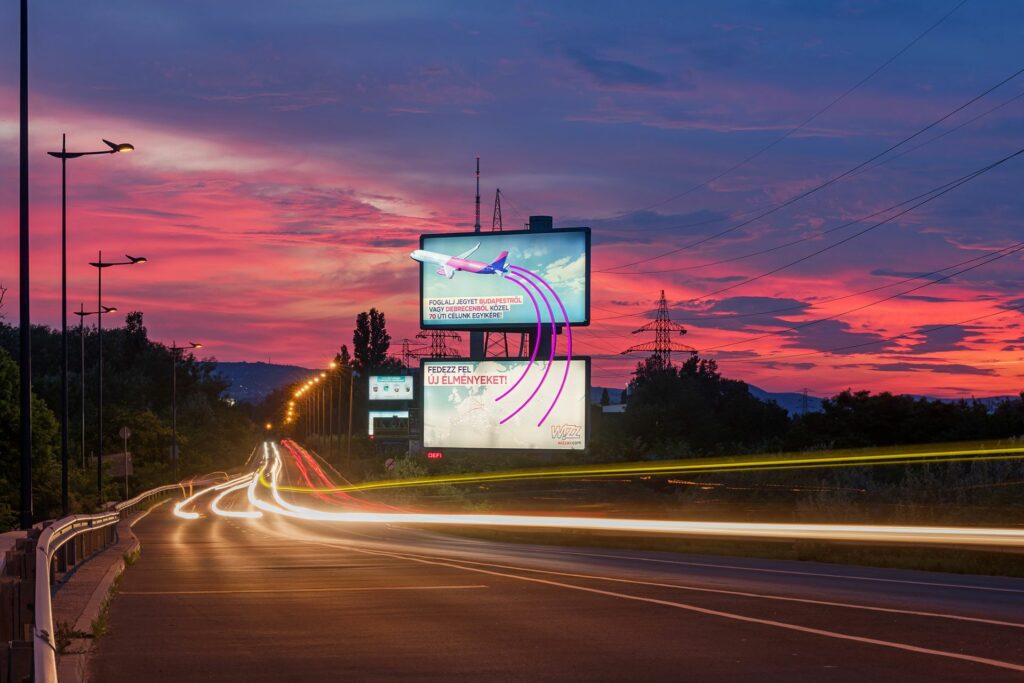 On the way to Budapest airport, Wizzair adds distorted elements to add movement to its visual.