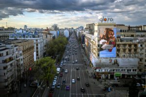 Publicité lumineuse et toile événementielle Glo à Bucarest