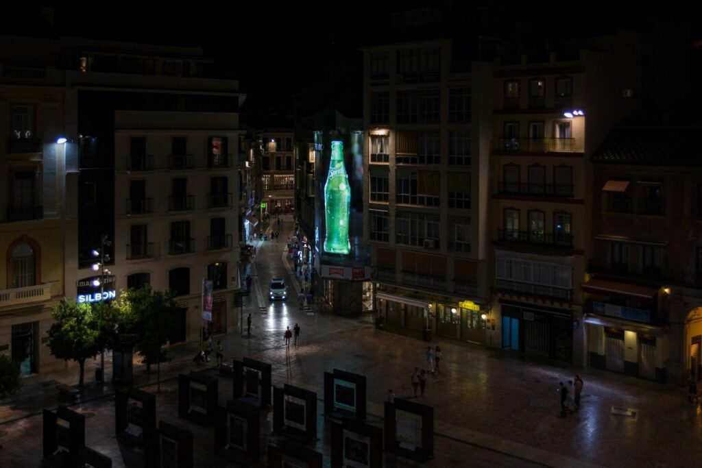 Au coeur de Malaga, Sprite a parié l'originalité avec un rétro-éclairage de sa bouteille phare.