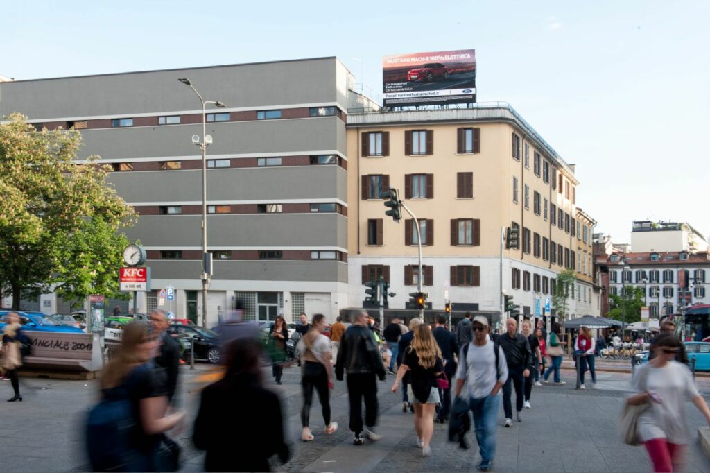 Écran LED pour la campagne Ford à Milan en Italie