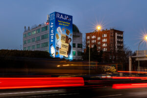 Nouvelle toile grand format pour RAJA, visible à la Porte de St Ouen depuis mars