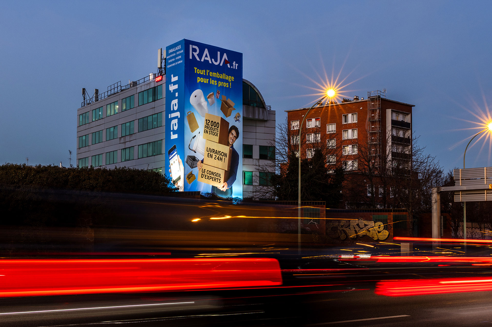 Nouvelle toile grand format pour RAJA, visible à la Porte de St Ouen depuis mars