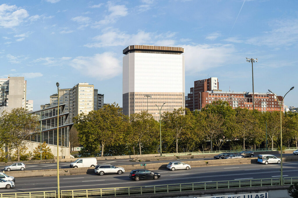 Tour Essor vue de jour avec toile de 2133m2