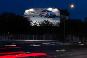 Nouvelle toile sur St Mandé pour XPENG G6, la nouvelle voiture électrique qui se recharge en 12min