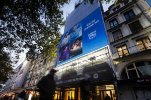 Nouvelle toile pour AMAZON à Paris Beaubourg rue St Martin